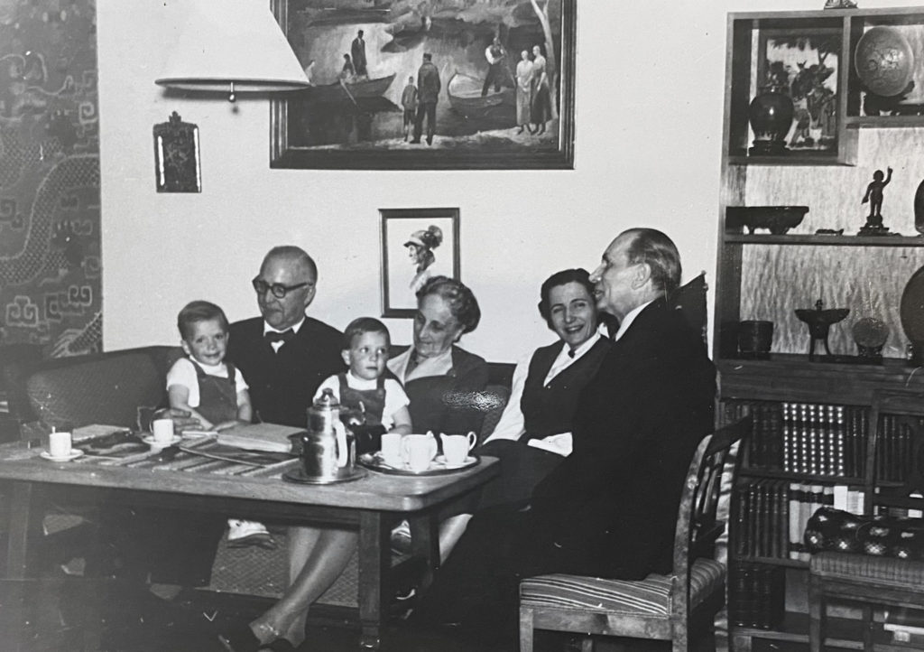 Photo taken in 1955, Åke Virgin sitting to the right, surrounded by his family.