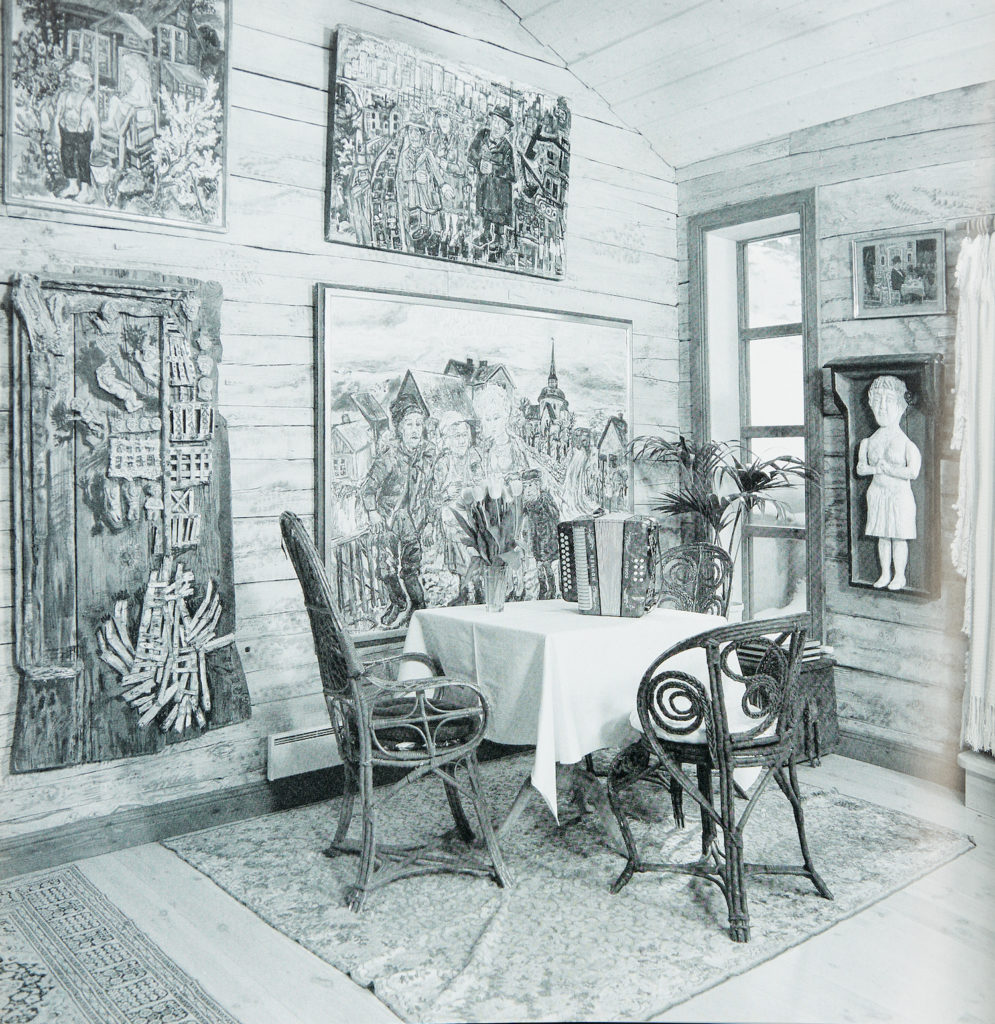 Olle Nordbergs ateljé på Munsö där flera av auktionens verk syns.